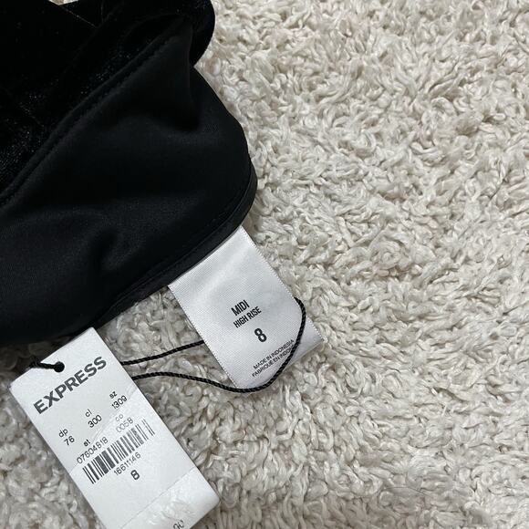 Express Size 8 Black Velvet High Rise Zip Pleated Paperbag Midi Shorts NWT - Picture 5 of 6